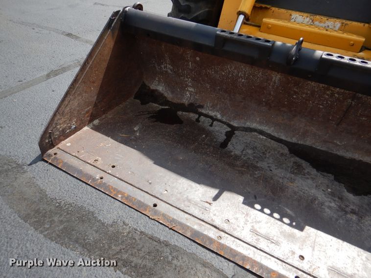 image for item DL3325 1999 John Deere 250  skid steer loader