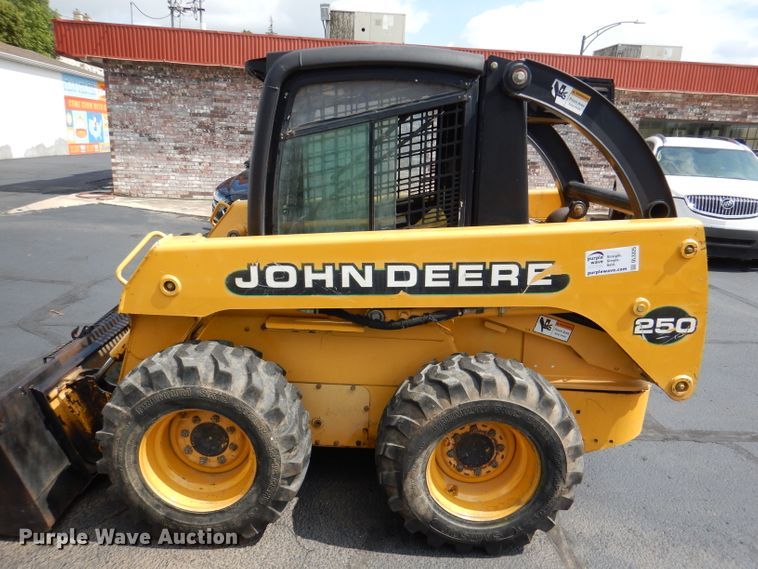 image for item DL3325 1999 John Deere 250  skid steer loader