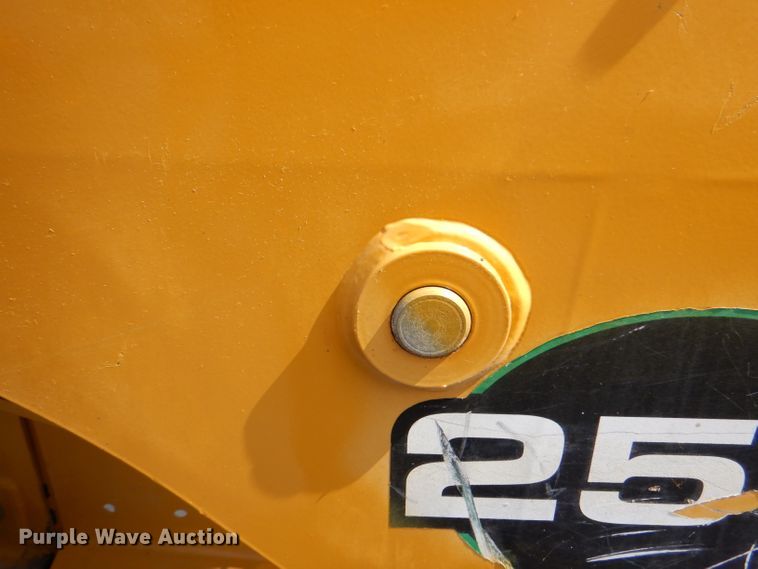 image for item DL3325 1999 John Deere 250  skid steer loader