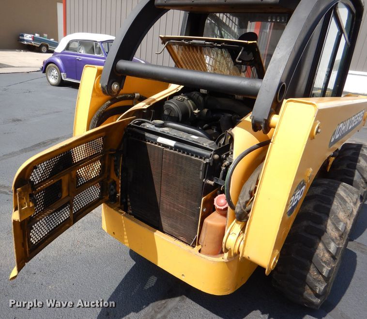 image for item DL3325 1999 John Deere 250  skid steer loader