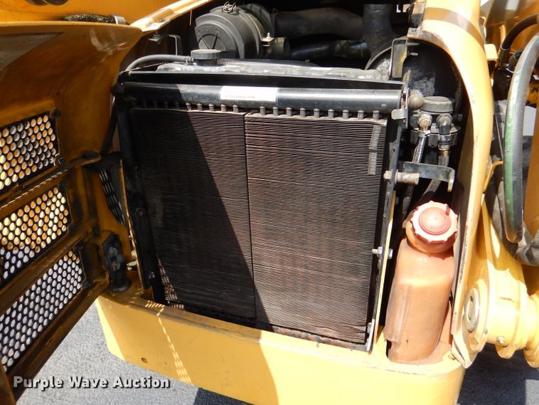 image for item DL3325 1999 John Deere 250  skid steer loader