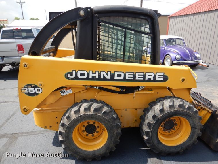 image for item DL3325 1999 John Deere 250  skid steer loader