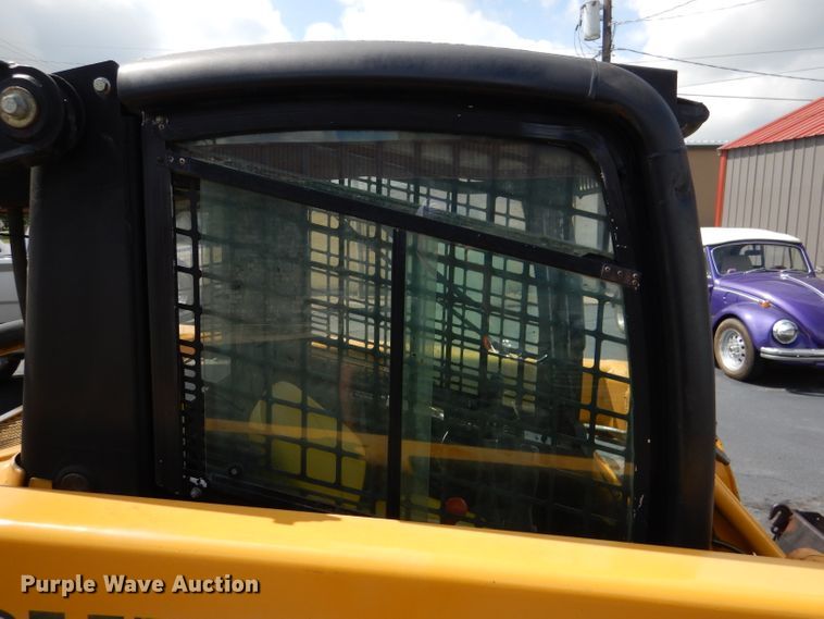 image for item DL3325 1999 John Deere 250  skid steer loader