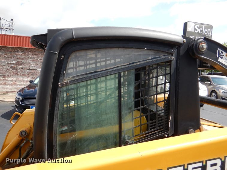 image for item DL3325 1999 John Deere 250  skid steer loader