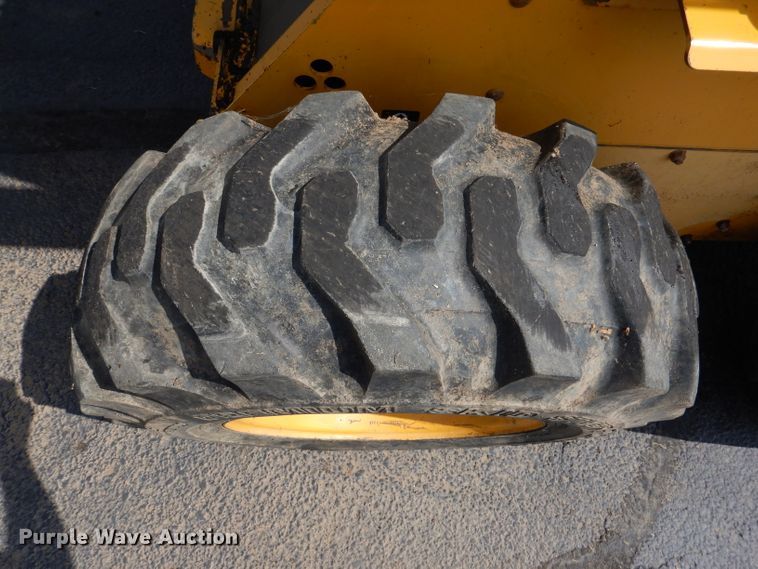 image for item DL3325 1999 John Deere 250  skid steer loader