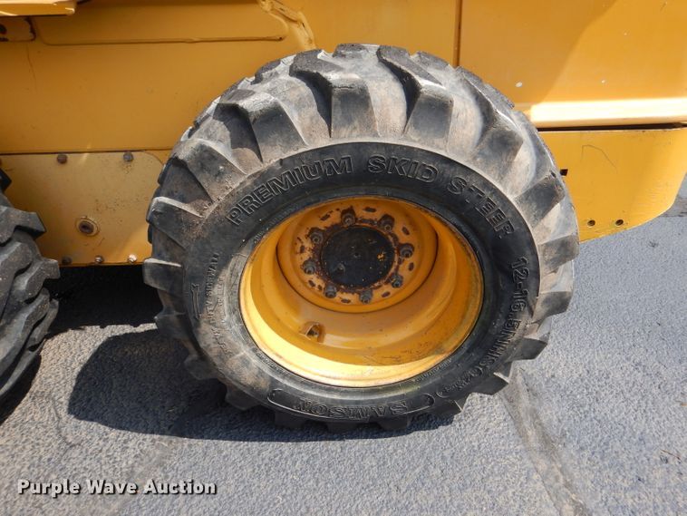 image for item DL3325 1999 John Deere 250  skid steer loader