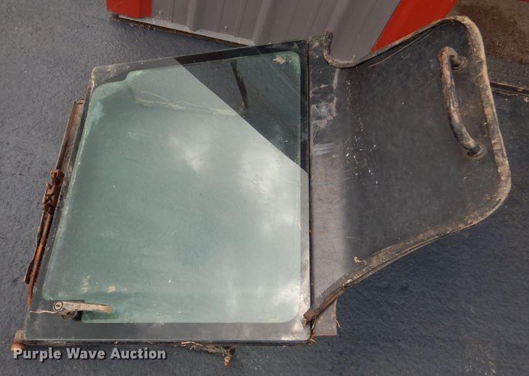 image for item DL3325 1999 John Deere 250  skid steer loader