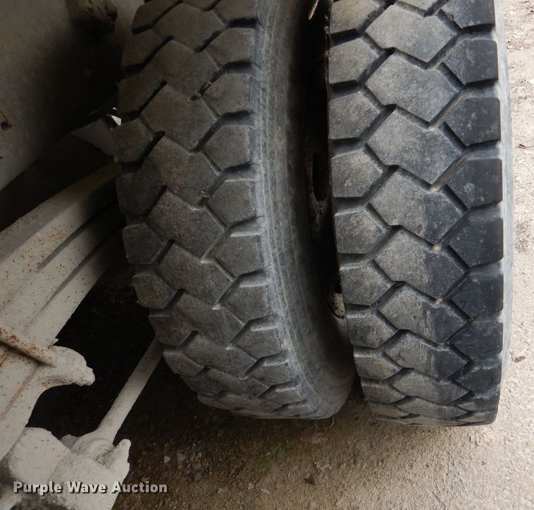 image for item DL3335 2006 Sterling LT8500  ready mix truck