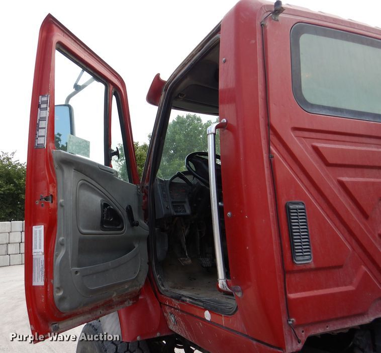 image for item DL3336 2006 International 7700  ready mix truck