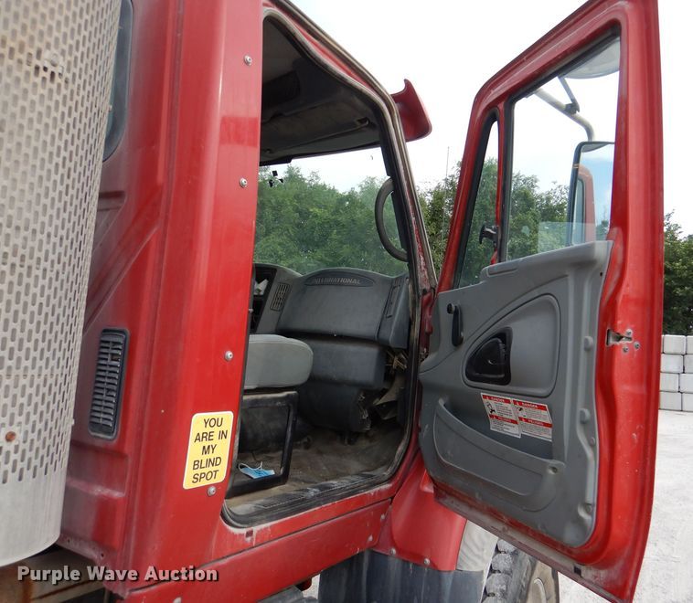 image for item DL3336 2006 International 7700  ready mix truck