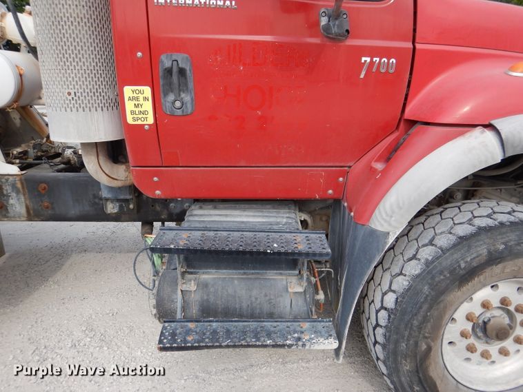 image for item DL3336 2006 International 7700  ready mix truck