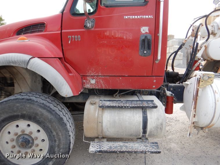 image for item DL3336 2006 International 7700  ready mix truck
