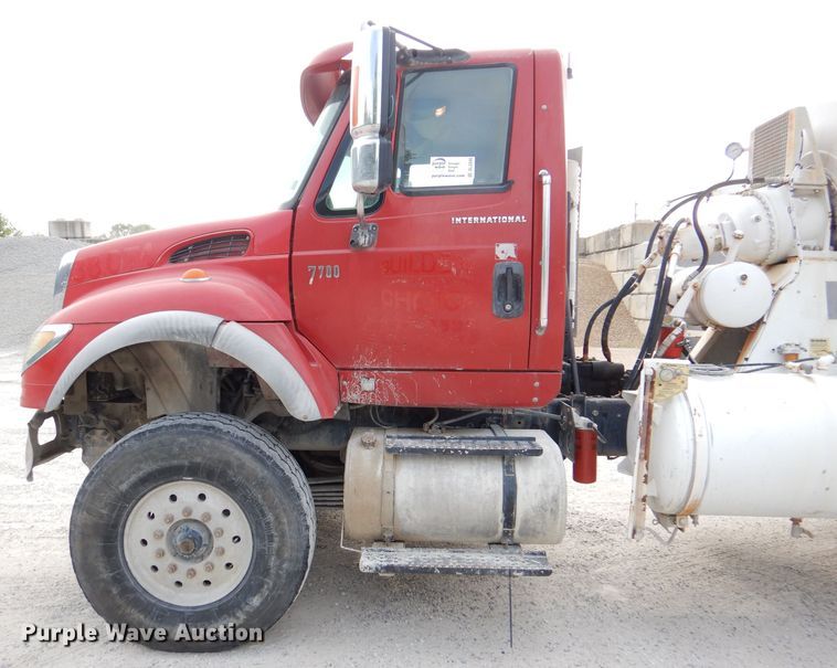image for item DL3336 2006 International 7700  ready mix truck