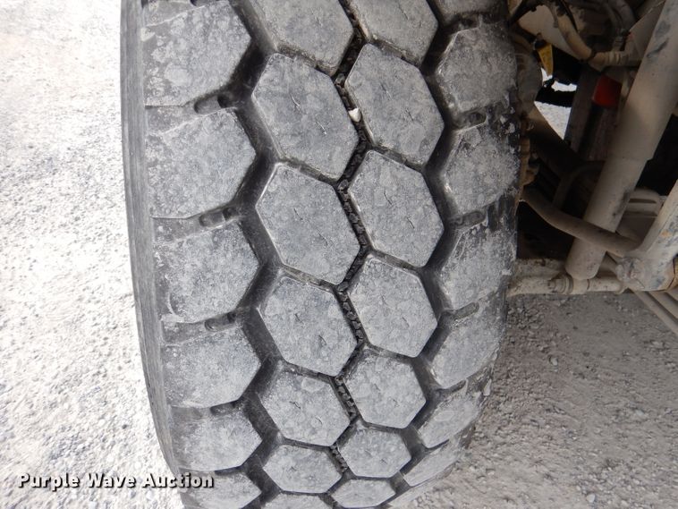 image for item DL3336 2006 International 7700  ready mix truck