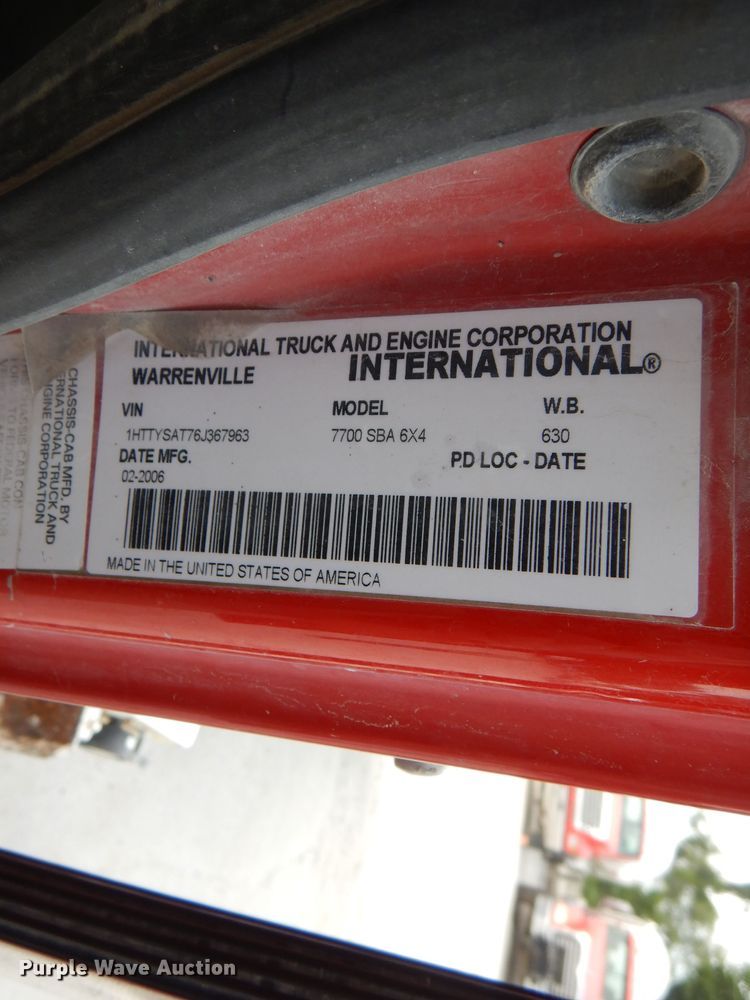 image for item DL3336 2006 International 7700  ready mix truck