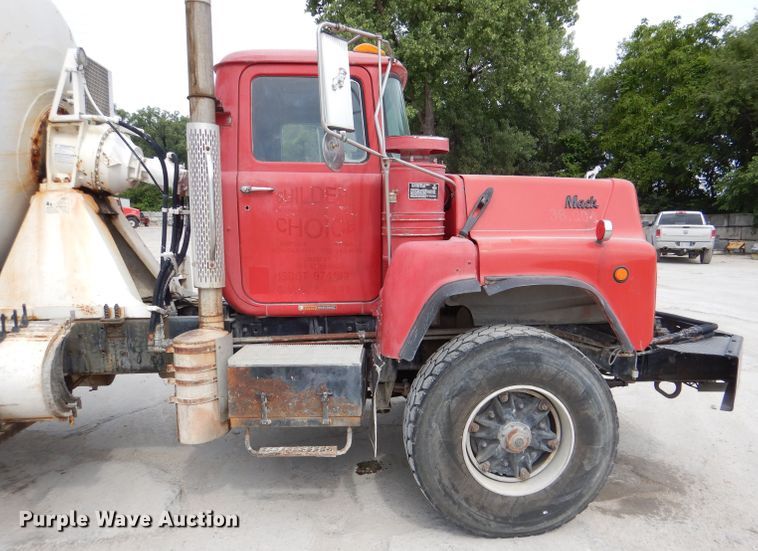 image for item DL3339 1997 Mack DM690S  ready mix truck