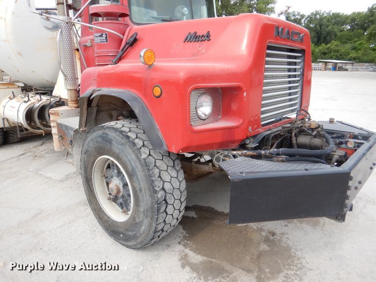 image for item DL3339 1997 Mack DM690S  ready mix truck