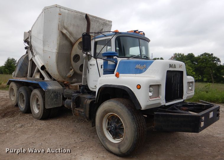 image for item DL3343 1986 Mack DM685S  ready mix truck