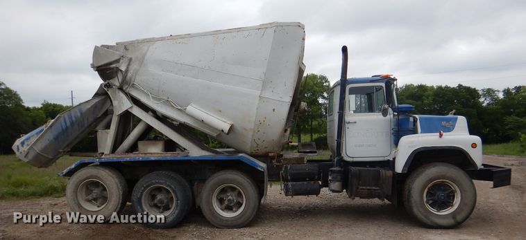 image for item DL3343 1986 Mack DM685S  ready mix truck