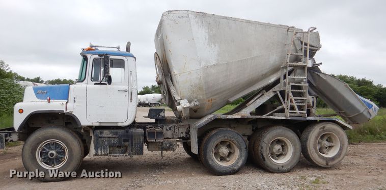 image for item DL3343 1986 Mack DM685S  ready mix truck