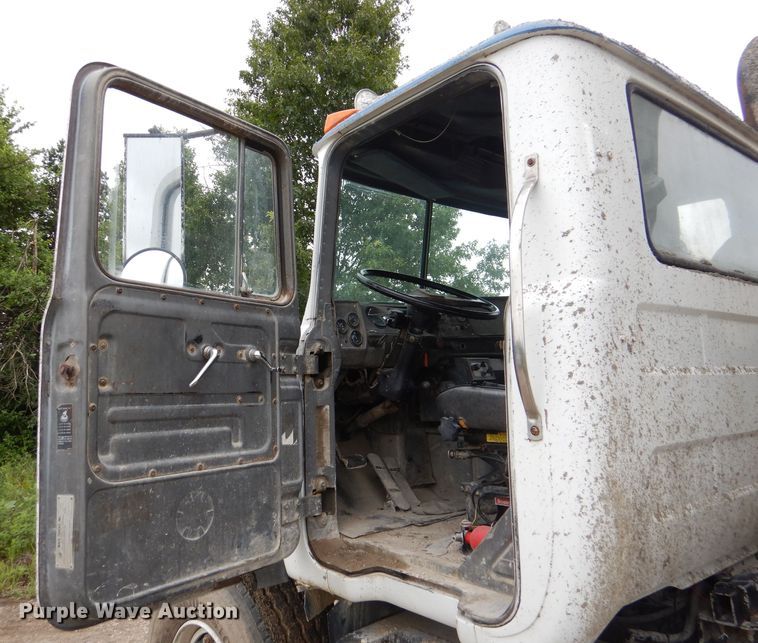 image for item DL3343 1986 Mack DM685S  ready mix truck