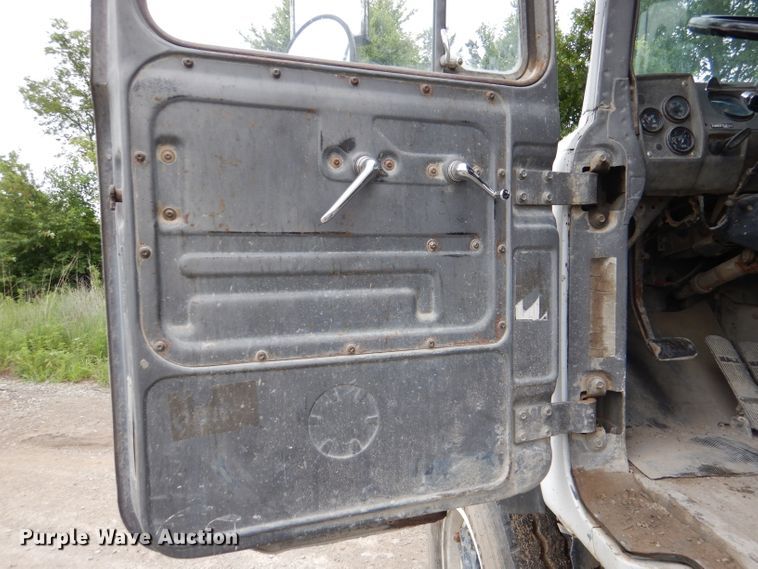 image for item DL3343 1986 Mack DM685S  ready mix truck