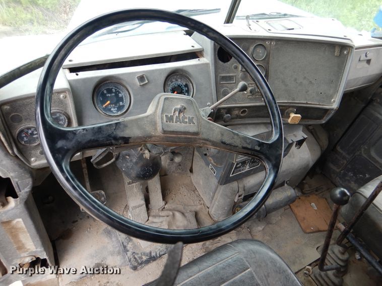 image for item DL3343 1986 Mack DM685S  ready mix truck