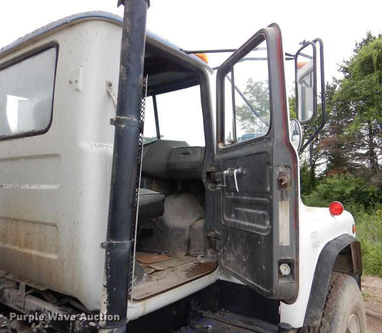 image for item DL3343 1986 Mack DM685S  ready mix truck