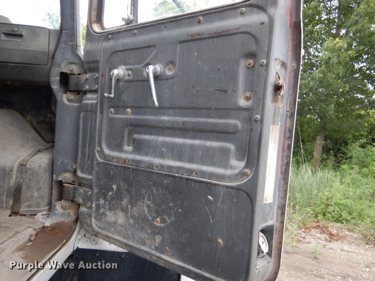 image for item DL3343 1986 Mack DM685S  ready mix truck