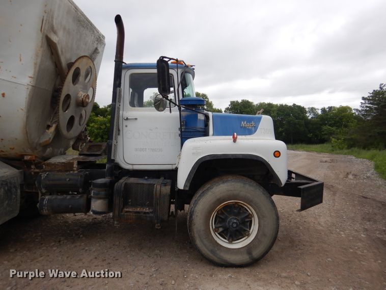 image for item DL3343 1986 Mack DM685S  ready mix truck