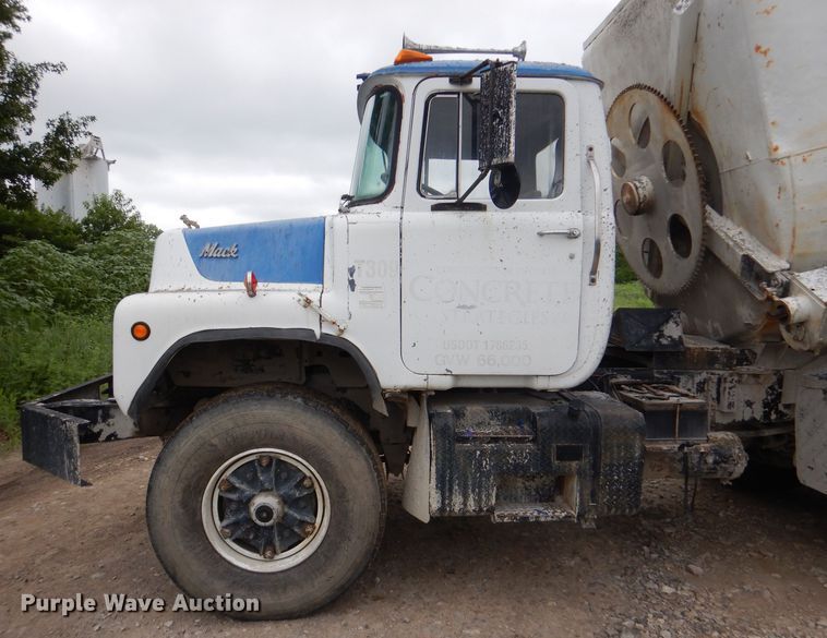 image for item DL3343 1986 Mack DM685S  ready mix truck