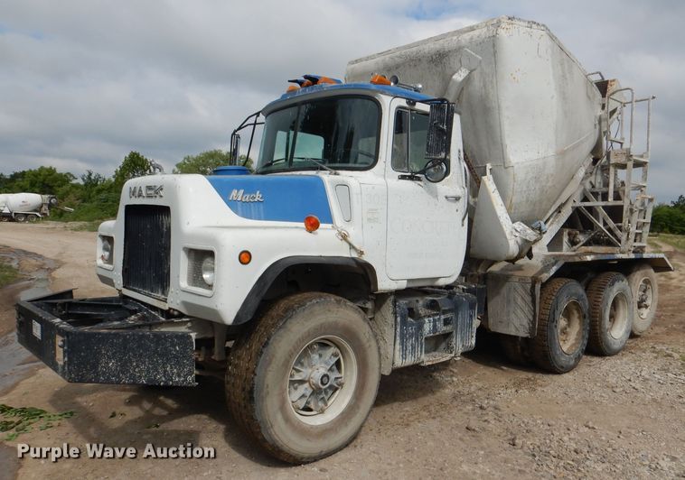 image for item DL3344 1986 Mack DM685S  ready mix truck