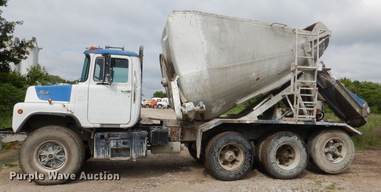 image for item DL3344 1986 Mack DM685S  ready mix truck