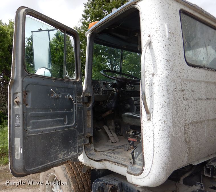 image for item DL3344 1986 Mack DM685S  ready mix truck