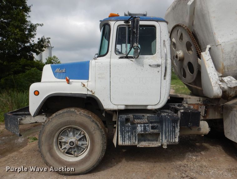 image for item DL3344 1986 Mack DM685S  ready mix truck