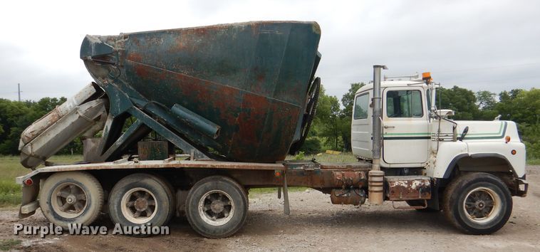 image for item DL3345 1996 Mack DM688S  ready mix truck
