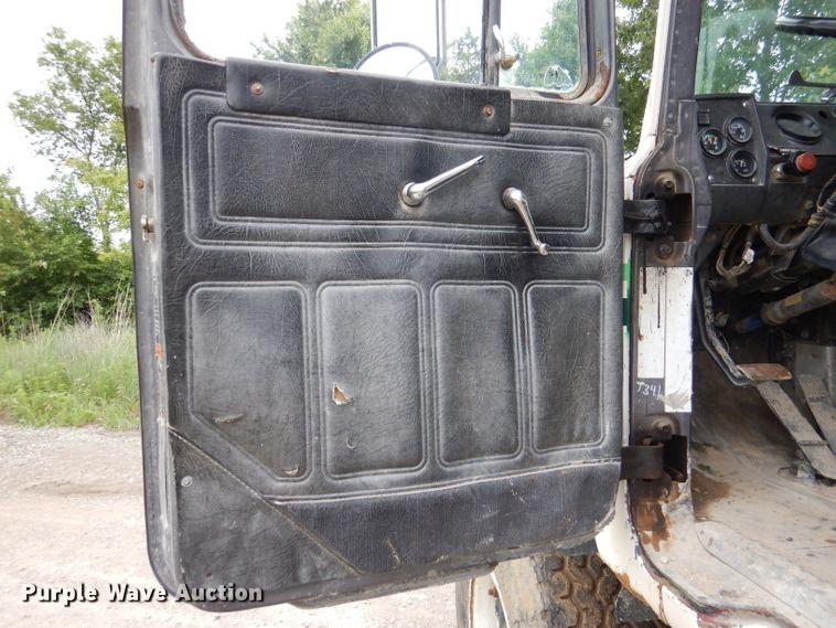 image for item DL3345 1996 Mack DM688S  ready mix truck