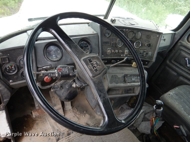 image for item DL3345 1996 Mack DM688S  ready mix truck