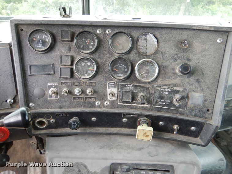 image for item DL3345 1996 Mack DM688S  ready mix truck