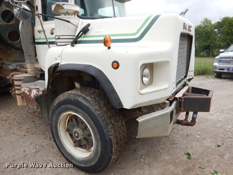 image for item DL3345 1996 Mack DM688S  ready mix truck