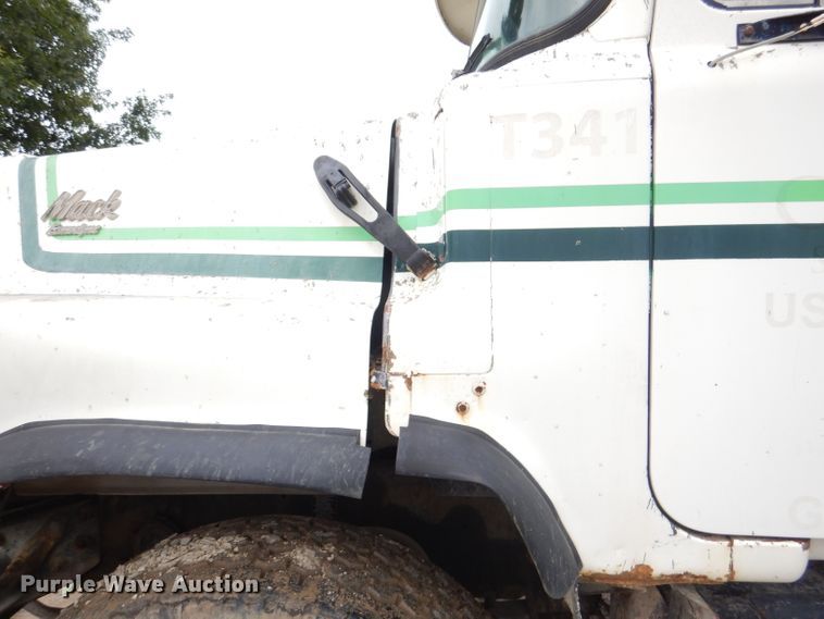 image for item DL3345 1996 Mack DM688S  ready mix truck