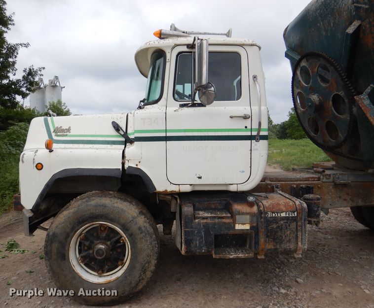 image for item DL3345 1996 Mack DM688S  ready mix truck