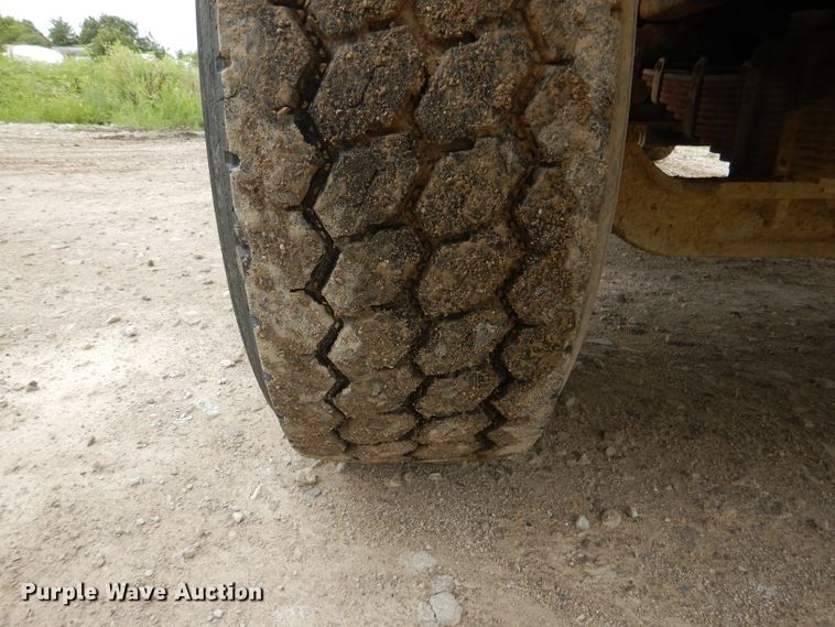 image for item DL3345 1996 Mack DM688S  ready mix truck