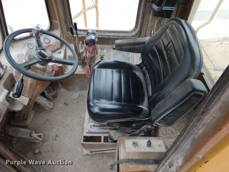 image for item DL3347 1984 Caterpillar 966D  wheel loader