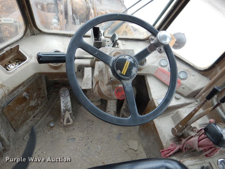 image for item DL3347 1984 Caterpillar 966D  wheel loader