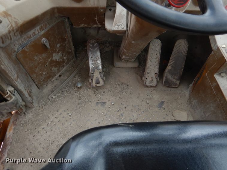 image for item DL3347 1984 Caterpillar 966D  wheel loader