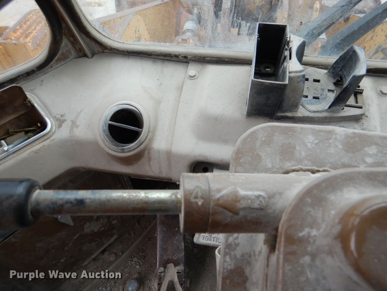 image for item DL3347 1984 Caterpillar 966D  wheel loader