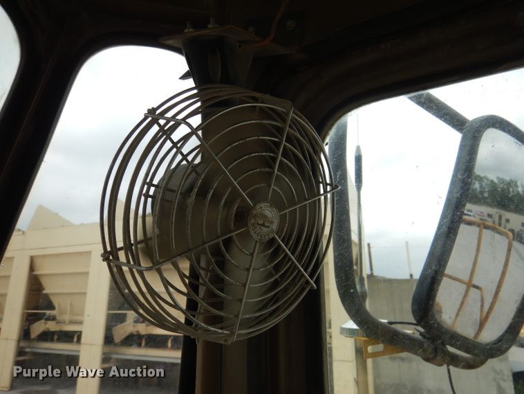 image for item DL3347 1984 Caterpillar 966D  wheel loader