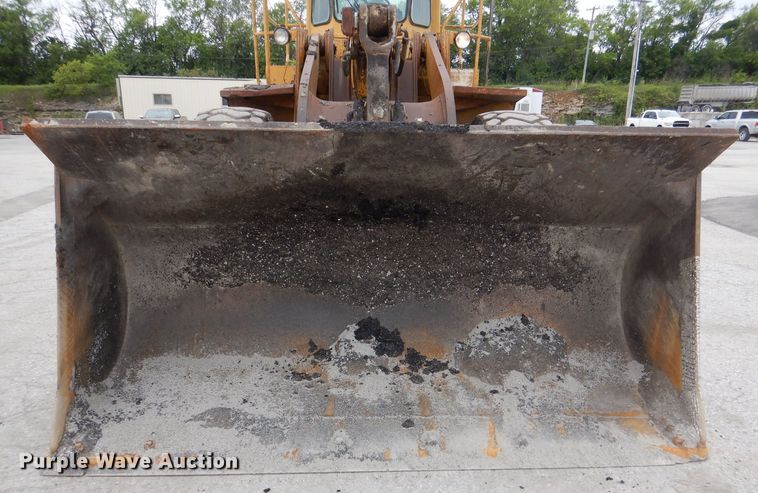 image for item DL3347 1984 Caterpillar 966D  wheel loader