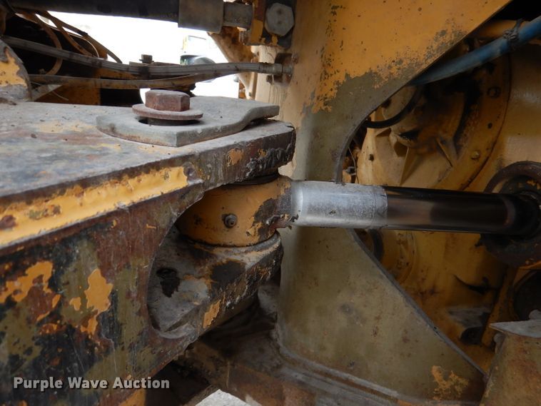 image for item DL3347 1984 Caterpillar 966D  wheel loader